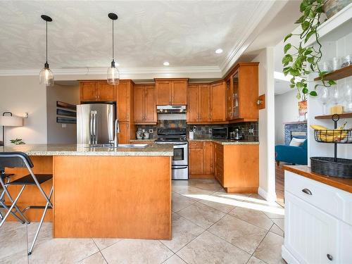 2685 Rydal Ave, Cumberland, BC - Indoor Photo Showing Kitchen