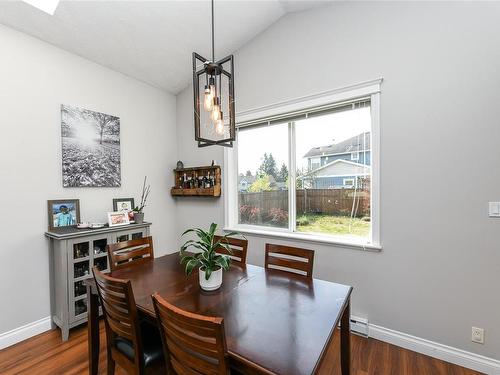 2685 Rydal Ave, Cumberland, BC - Indoor Photo Showing Dining Room