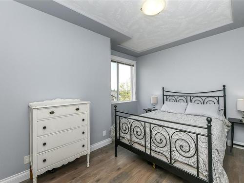 2685 Rydal Ave, Cumberland, BC - Indoor Photo Showing Bedroom