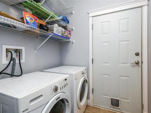 2685 Rydal Ave, Cumberland, BC - Indoor Photo Showing Laundry Room