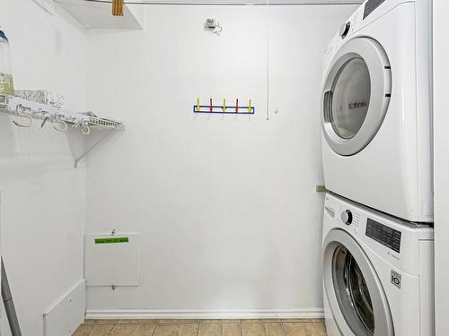 542 Carnation Pl, Saanich, BC - Indoor Photo Showing Laundry Room