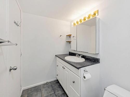 542 Carnation Pl, Saanich, BC - Indoor Photo Showing Bathroom