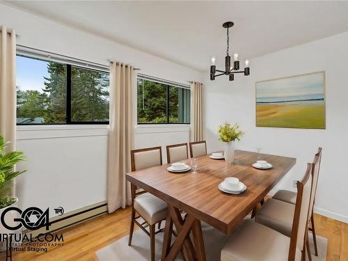 542 Carnation Pl, Saanich, BC - Indoor Photo Showing Dining Room