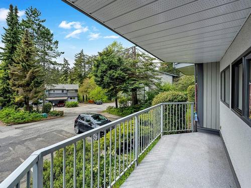 542 Carnation Pl, Saanich, BC - Outdoor With Exterior