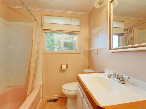 8705 Aldous Terr, North Saanich, BC - Indoor Photo Showing Bathroom