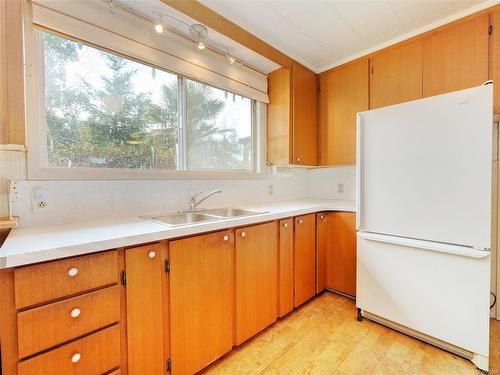 8705 Aldous Terr, North Saanich, BC - Indoor Photo Showing Kitchen With Double Sink