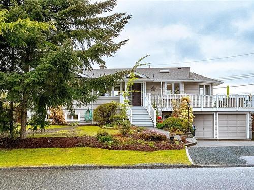 135 Mills St, Parksville, BC - Outdoor With Deck Patio Veranda With Facade