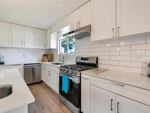 1624 Hybury Pl, Saanich, BC - Indoor Photo Showing Kitchen With Stainless Steel Kitchen With Upgraded Kitchen