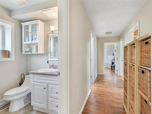 1624 Hybury Pl, Saanich, BC - Indoor Photo Showing Bathroom
