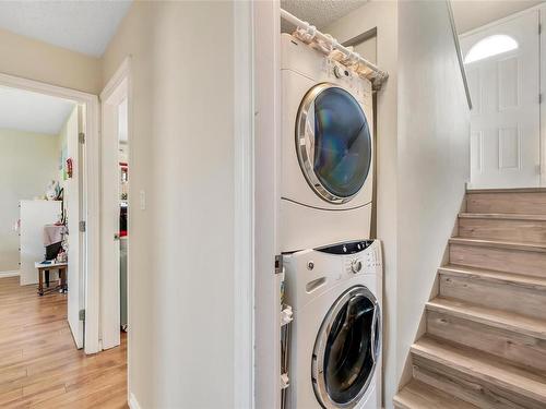 1624 Hybury Pl, Saanich, BC - Indoor Photo Showing Laundry Room