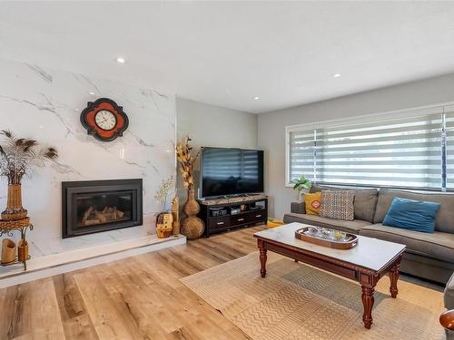 1624 Hybury Pl, Saanich, BC - Indoor Photo Showing Living Room With Fireplace