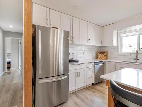 1624 Hybury Pl, Saanich, BC - Indoor Photo Showing Kitchen With Stainless Steel Kitchen