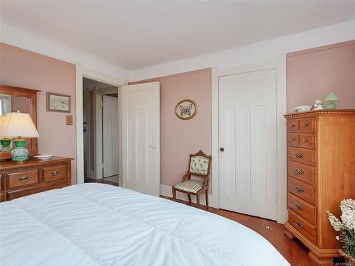 455 Victoria Ave, Oak Bay, BC - Indoor Photo Showing Bedroom