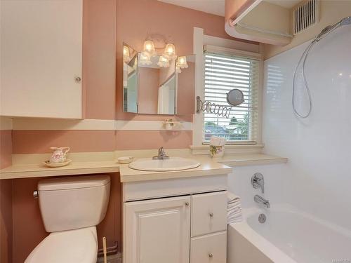 455 Victoria Ave, Oak Bay, BC - Indoor Photo Showing Bathroom