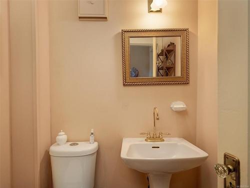 455 Victoria Ave, Oak Bay, BC - Indoor Photo Showing Bathroom