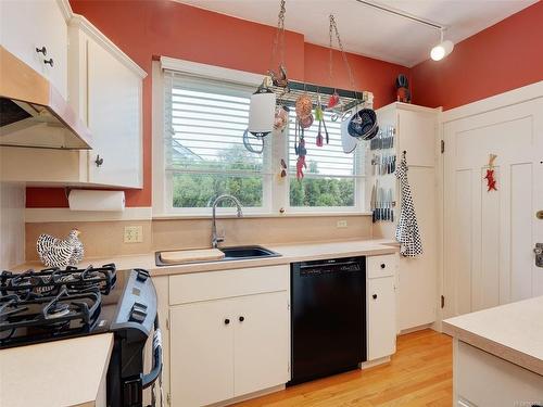 455 Victoria Ave, Oak Bay, BC - Indoor Photo Showing Kitchen
