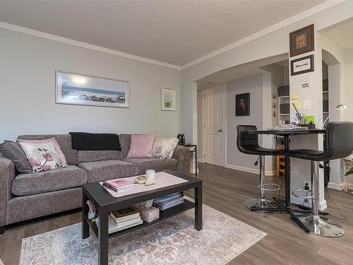 9559 Lapwing Pl, Sidney, BC - Indoor Photo Showing Living Room