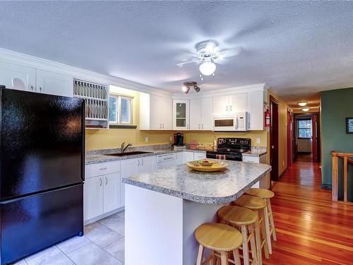 701 Nimpkish Heights Rd, Hyde Creek, BC - Indoor Photo Showing Kitchen