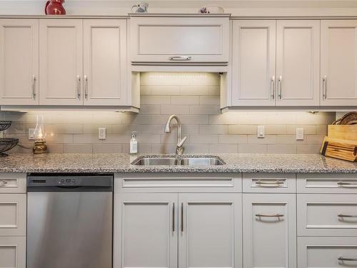 3285 Dolphin Dr, Nanoose Bay, BC - Indoor Photo Showing Kitchen With Double Sink With Upgraded Kitchen