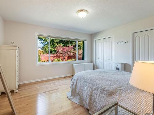 3285 Dolphin Dr, Nanoose Bay, BC - Indoor Photo Showing Bedroom