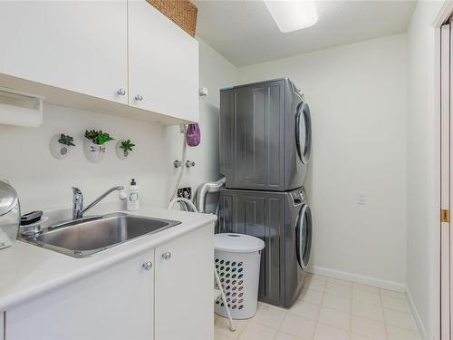 3285 Dolphin Dr, Nanoose Bay, BC - Indoor Photo Showing Laundry Room
