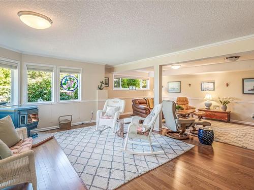 3285 Dolphin Dr, Nanoose Bay, BC - Indoor Photo Showing Living Room