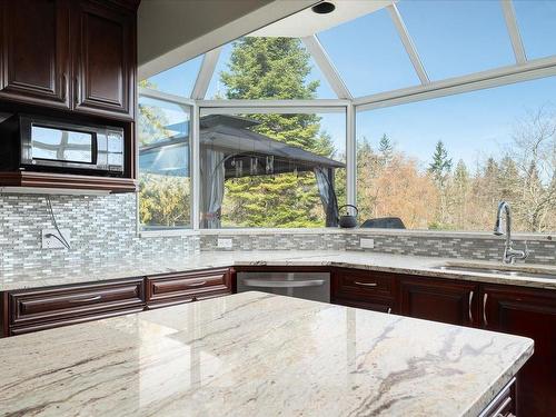 445 Fourneau Way, Parksville, BC - Indoor Photo Showing Kitchen
