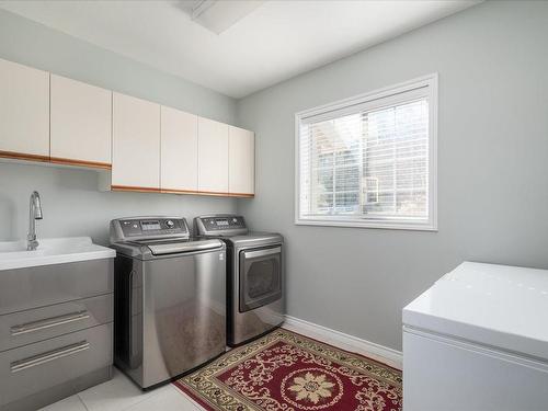 445 Fourneau Way, Parksville, BC - Indoor Photo Showing Laundry Room