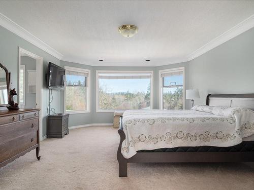 445 Fourneau Way, Parksville, BC - Indoor Photo Showing Bedroom