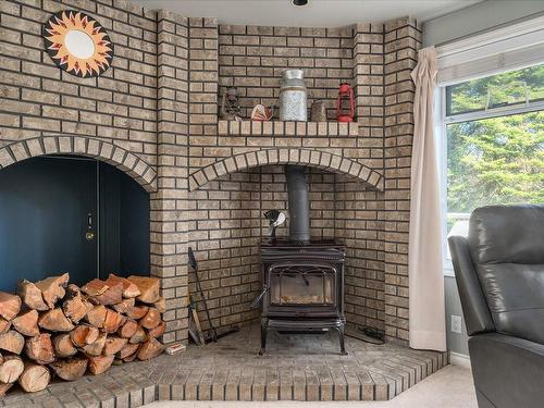 445 Fourneau Way, Parksville, BC - Indoor With Fireplace