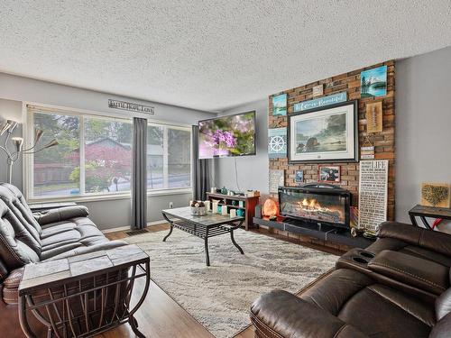2325 Strathcona Cres, Comox, BC - Indoor Photo Showing Living Room With Fireplace