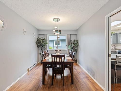 2325 Strathcona Cres, Comox, BC - Indoor Photo Showing Dining Room