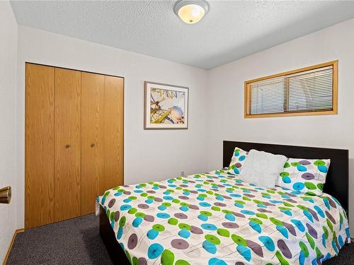 6-1051 Resort Dr, Parksville, BC - Indoor Photo Showing Bedroom