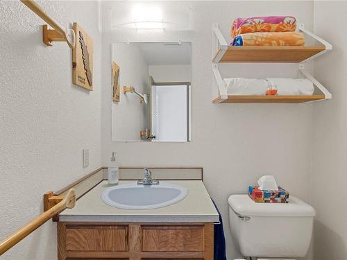 6-1051 Resort Dr, Parksville, BC - Indoor Photo Showing Bathroom
