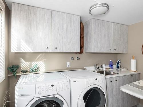 1075 Quailwood Pl, Saanich, BC - Indoor Photo Showing Laundry Room