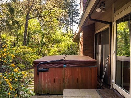 1075 Quailwood Pl, Saanich, BC - Outdoor With Exterior