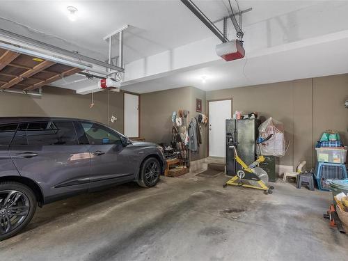 1075 Quailwood Pl, Saanich, BC - Indoor Photo Showing Garage