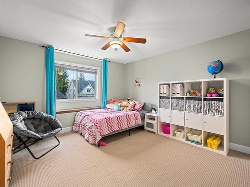 2339 Suffolk Cres, Courtenay, BC - Indoor Photo Showing Bedroom