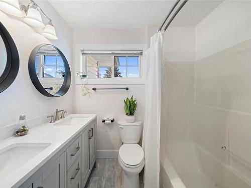 212 Cowichan Ave East, Lake Cowichan, BC - Indoor Photo Showing Bathroom