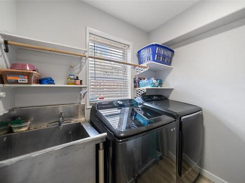212 Cowichan Ave East, Lake Cowichan, BC - Indoor Photo Showing Laundry Room