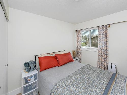 206-231 Mckinstry Rd, Duncan, BC - Indoor Photo Showing Bedroom