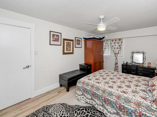 206-231 Mckinstry Pl, Duncan, BC - Indoor Photo Showing Bedroom