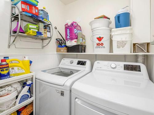 206-231 Mckinstry Rd, Duncan, BC - Indoor Photo Showing Laundry Room