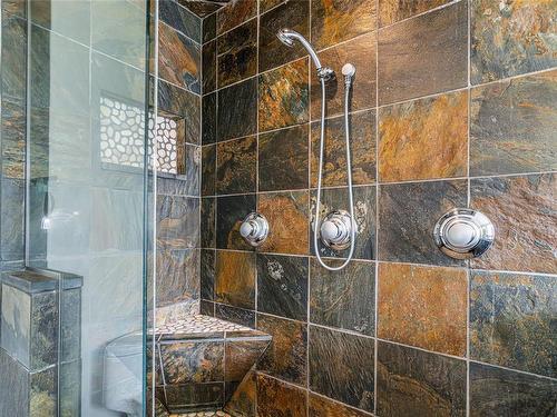 5803 Quarry Cres, Nanaimo, BC - Indoor Photo Showing Bathroom