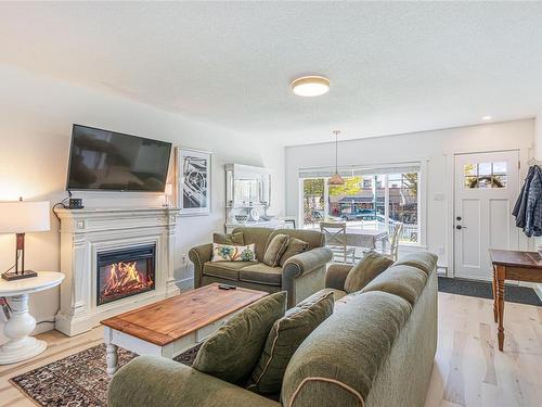 693/695 Primrose Rd, Qualicum Beach, BC - Indoor Photo Showing Living Room With Fireplace
