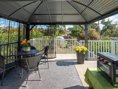 3973 Oakwood St, Saanich, BC - Outdoor With Deck Patio Veranda With Exterior