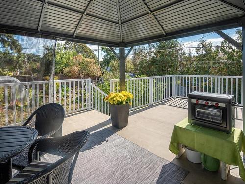 3973 Oakwood St, Saanich, BC - Outdoor With Deck Patio Veranda With Exterior