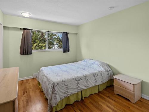 3973 Oakwood St, Saanich, BC - Indoor Photo Showing Bedroom
