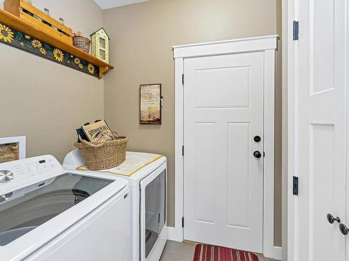 6343 Nevilane Dr, Duncan, BC - Indoor Photo Showing Laundry Room