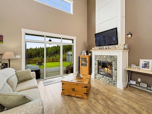 6343 Nevilane Dr, Duncan, BC - Indoor Photo Showing Living Room With Fireplace